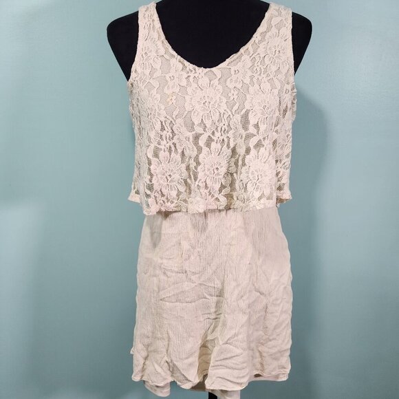 Charming Charlie Linen Summer Mini Dress Medium
Lot K - Picture 1 of 7